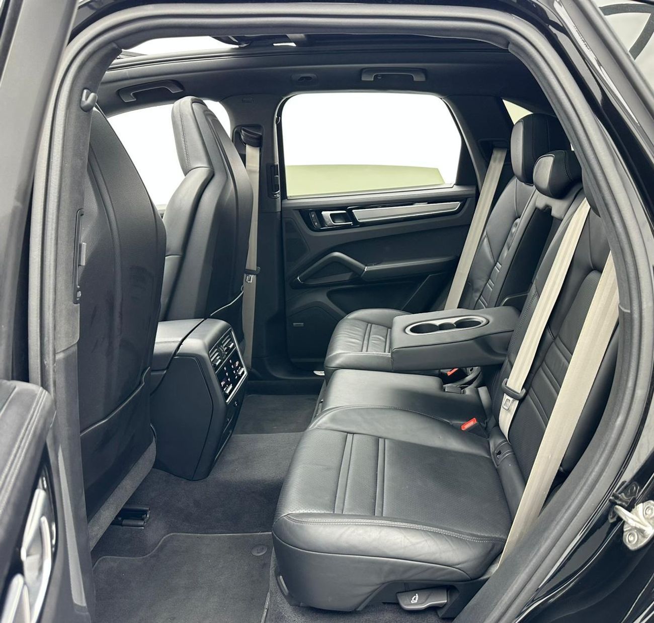 Porsche Cayenne 2023 Porsche Cayenne Platinum Edition, 2 Year Unlimited KM Warranty, Service History, Excellent Cond