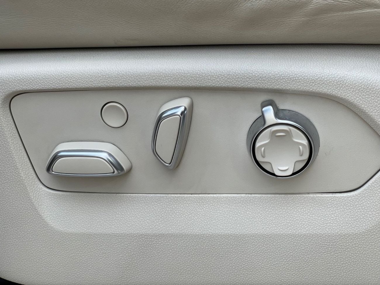 Cadillac Escalade Premium Luxury Platinum 6.2L 4WD MASSAGING SEATS / PREMIUM SOUND SYSTEM / HEAD UP DISPLAY / 360 CAME