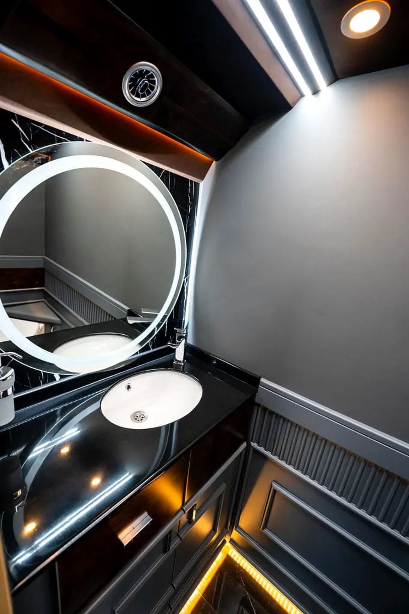 Mercedes-Benz Sprinter VVIP MERCEDES with Bathroom, Additional AC and Air Suspension- 2 Years Warranty VLINE