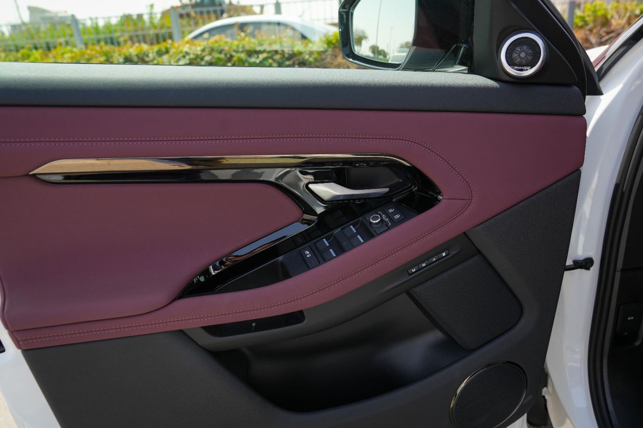 لاند روفر رانج روفر إيفوك SE P250 DYNAMIC 2025!! FIVE YEARS WARRANTY!! THREE YEARS SERVICE CONTRACT