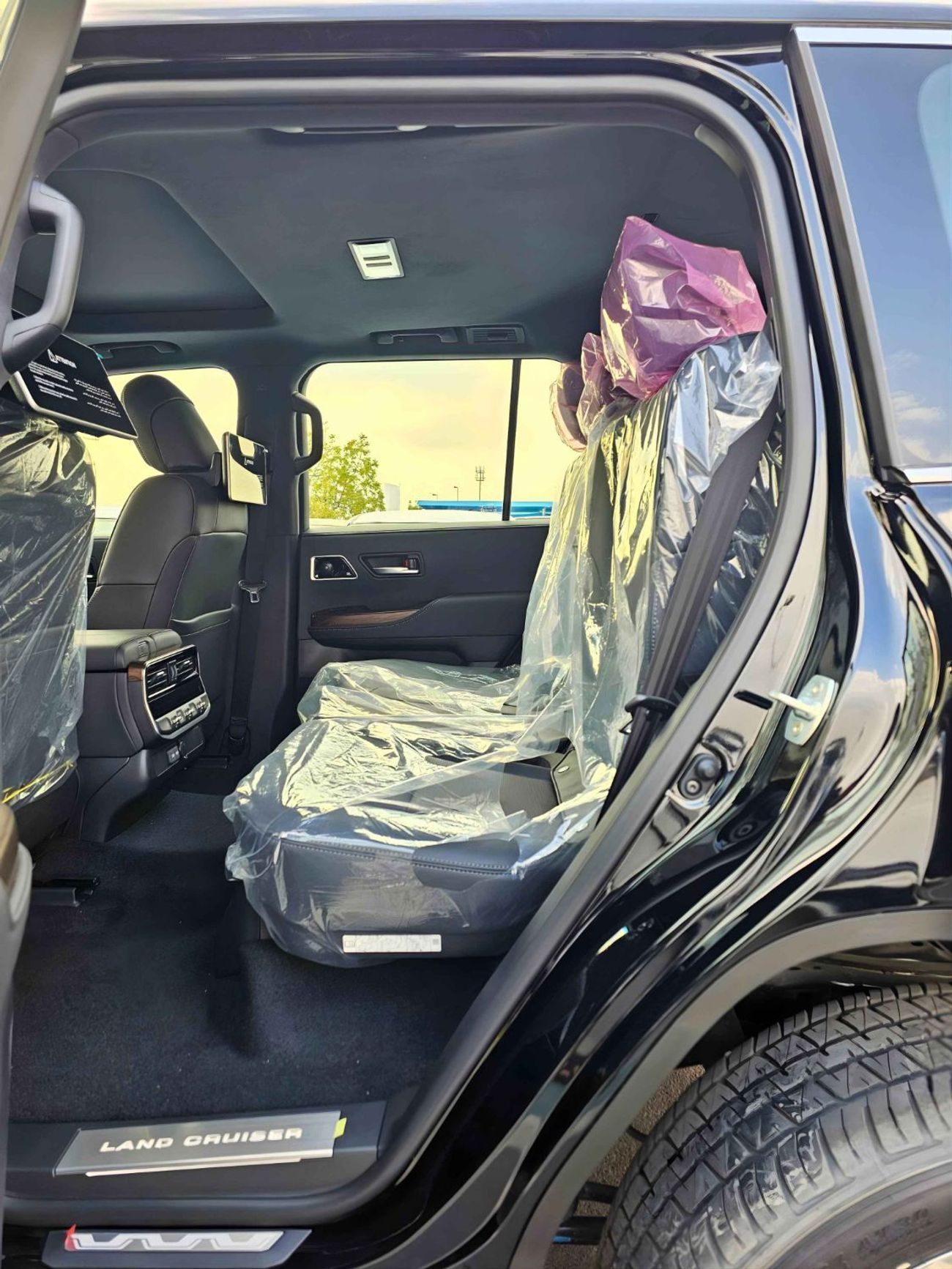 Toyota Land Cruiser VXR VX /4.0L PETROL V6 /RADAR /BIG DVD/JBL SPEAKERS / REAR ENTERTAINMENT DVD /MID OPTION (CODE#VX4MA