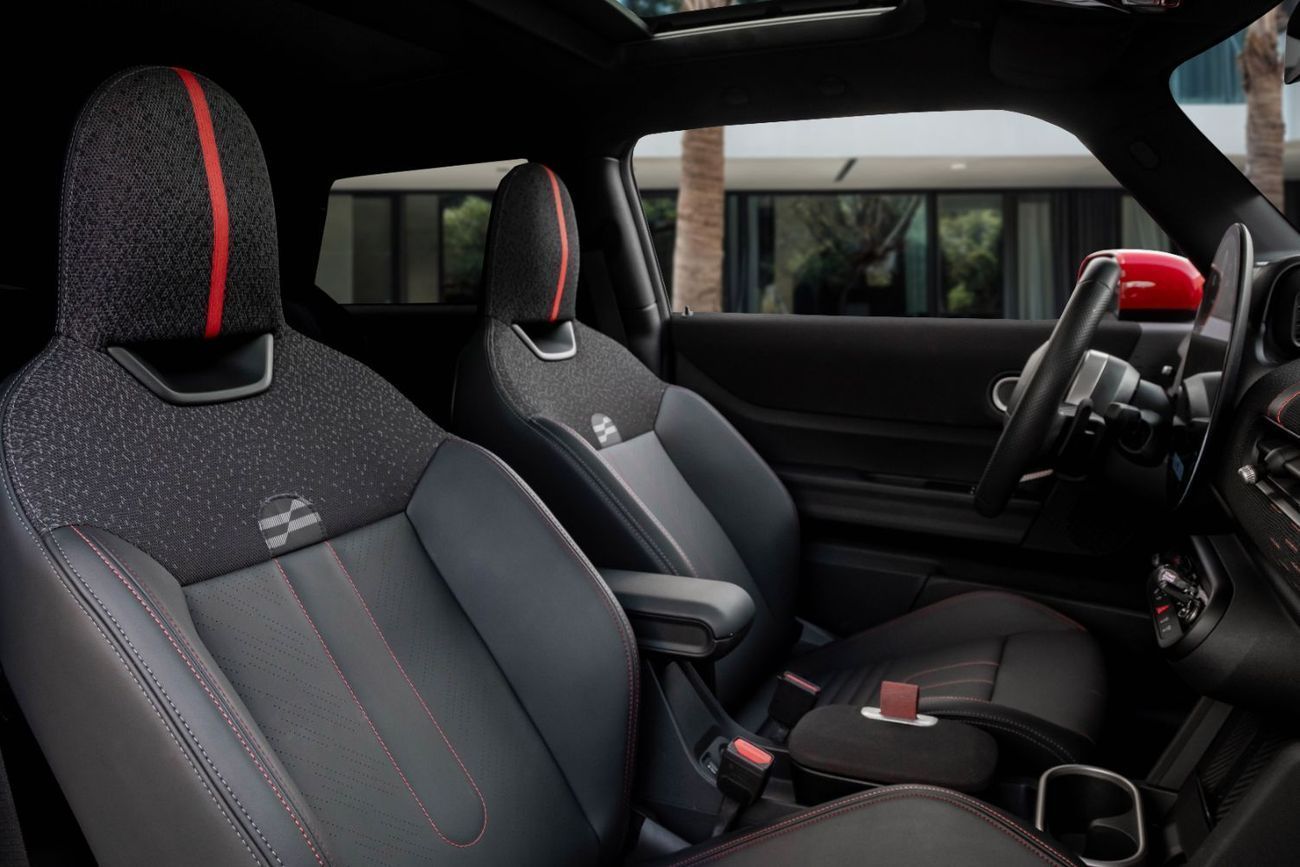 ميني كوبر إس Cooper S JCW | 2,605 P.M | 0% Downpayment | ONE OWNER || AGMC WARRANTY + SERVICE!