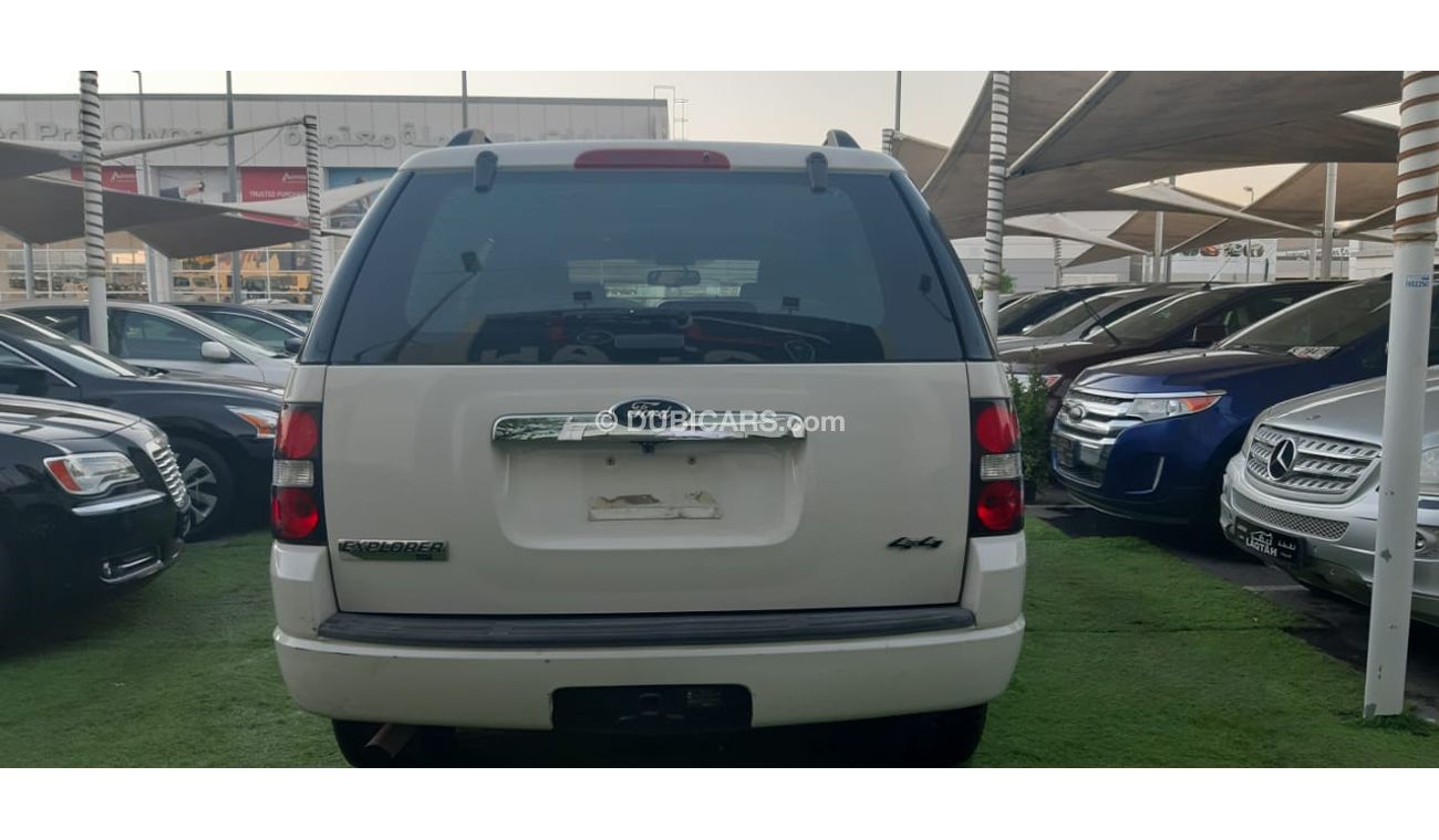 فورد إكسبلورر خليجى - رقم 2 - مثبت سرعة -  حساسات  رنجات - شاشة تحكم كاميرا خلفية بحالة ممتازة لاتحتاج لأى مصاريف