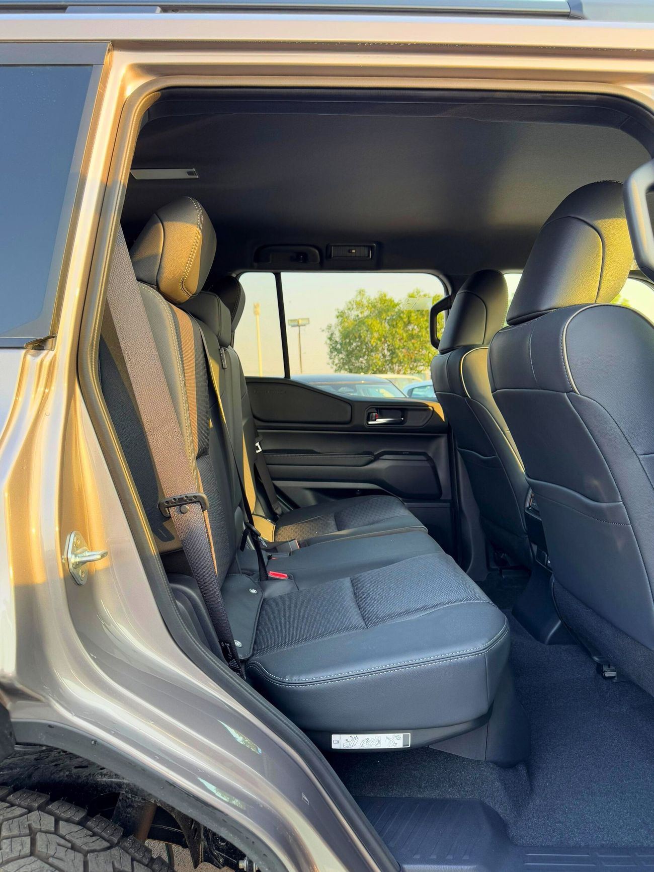 تويوتا برادو FIRST EDITION /  2.4L V4 PETROL / PWR WITH LEATHER SEATS / 360* WITH RADAR (CODE # 69022)