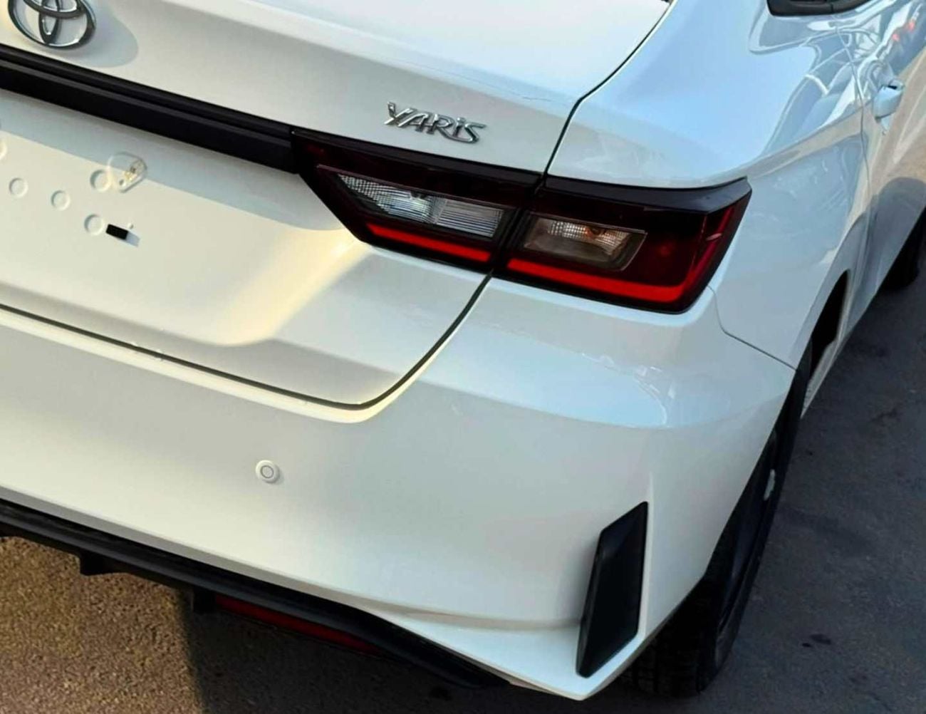 تويوتا يارس E  STANDRAD OPTION || 1.5L PETROL V4 | FABRIC SEATS | DVD | REAR PARKING SENSOR (CODE # YREO)