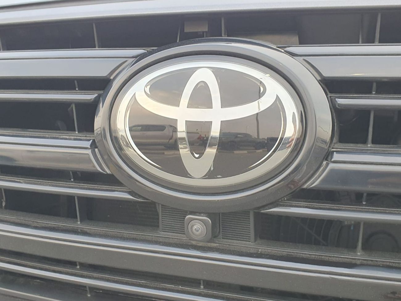 تويوتا لاند كروزر DIESEL SAHARA 4.5 LITER ,2019 MODEL ,GREY COLOR ,RIGHT HAND DRIVE