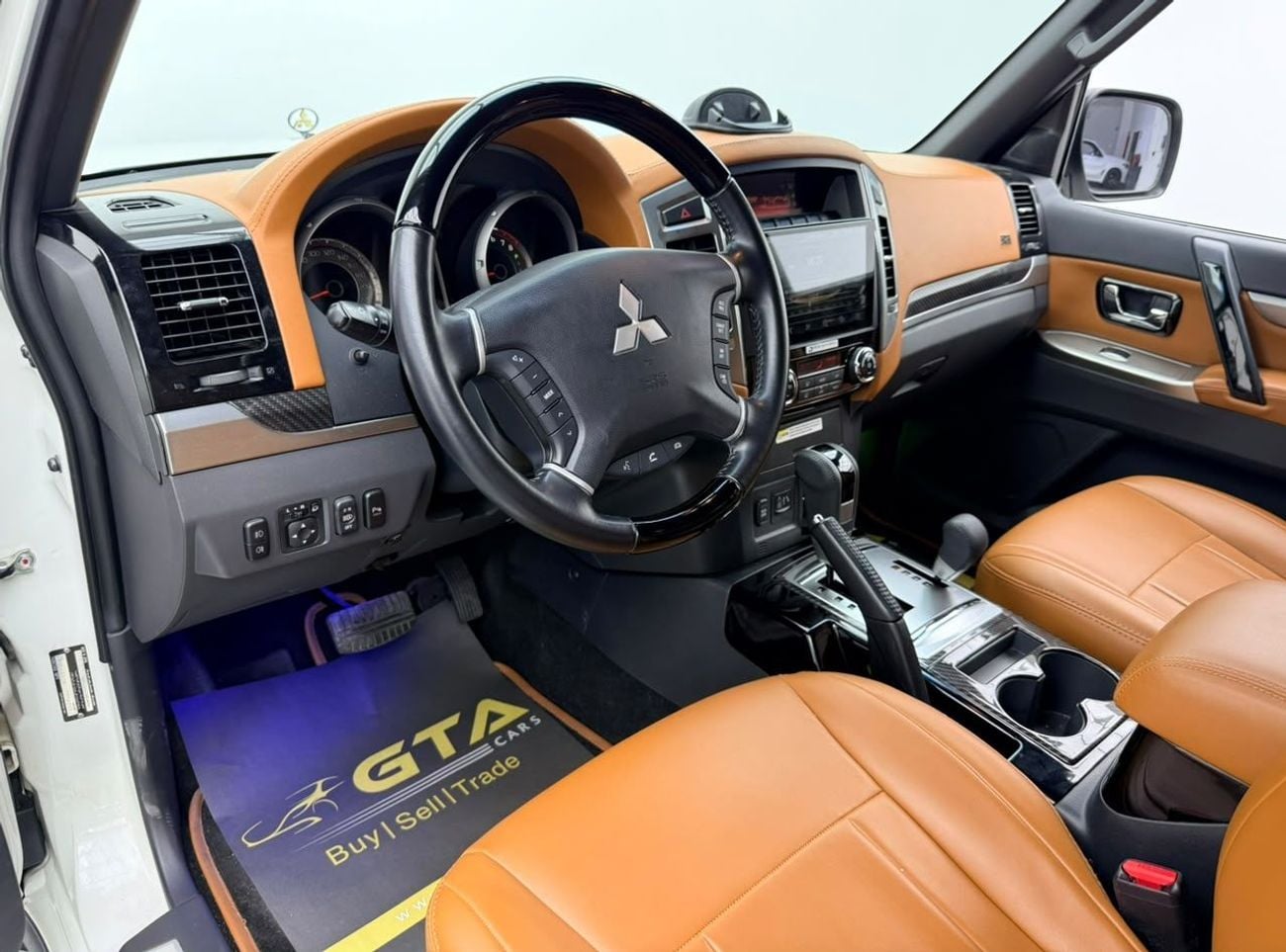Mitsubishi Pajero GLS H/L SIGNATURE EDI 2020 Mitsubishi Pajero Signature Edition, Warranty, Full Service History, Low Km, Fully Loaded, GCC