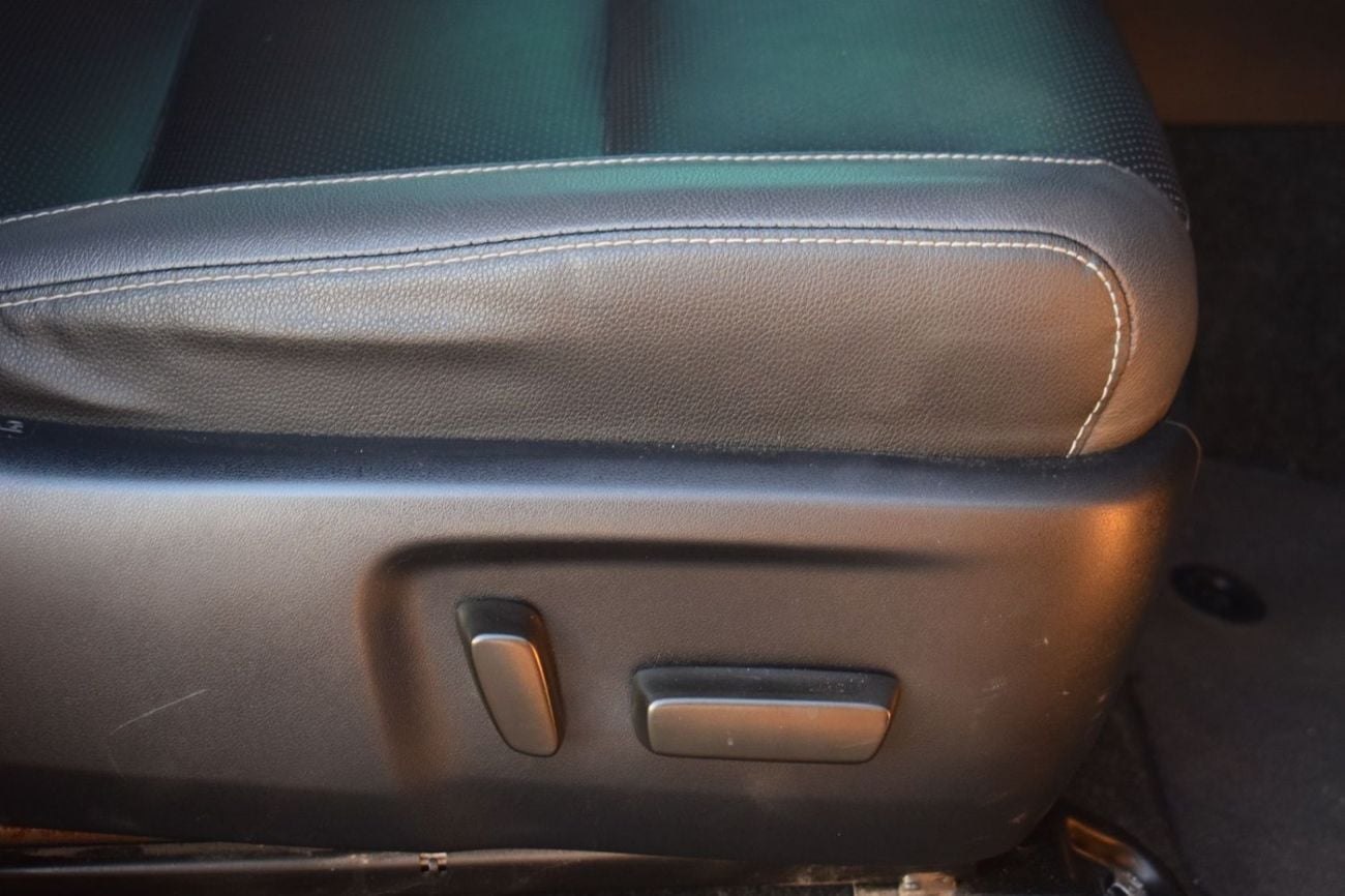 Toyota Hilux DIESEL HILUX ROGUE ,2.8L ,RIGHT HAND HAND DRIVE ,AUTO TRANSMISSION