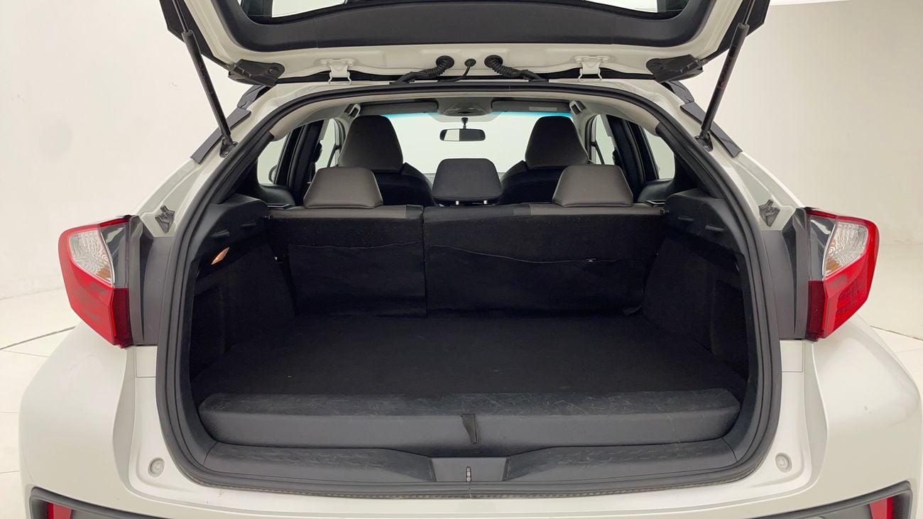 تويوتا CHR VX 1.8 | بدون دفعة مقدمة | اختبار القيادة في المنزل