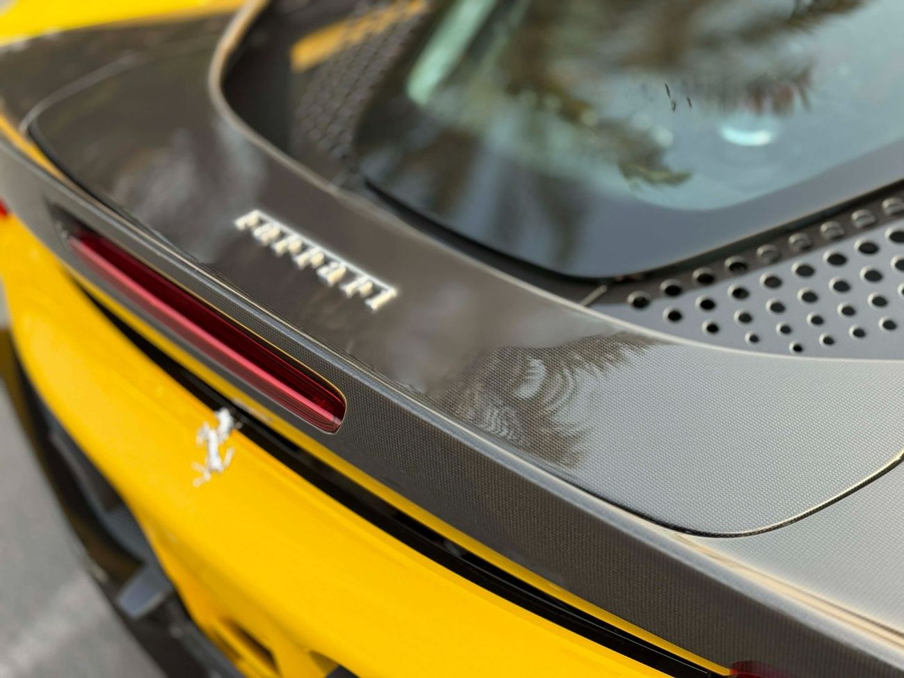 فيراري SF90 سبيدر GCC SPEC NEAT AND CLEAN UNDER WARRAANTY