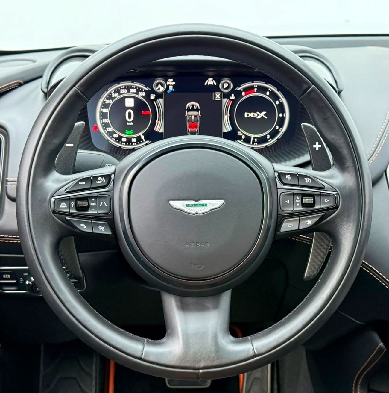 أستون مارتن Dbx707 STD STD