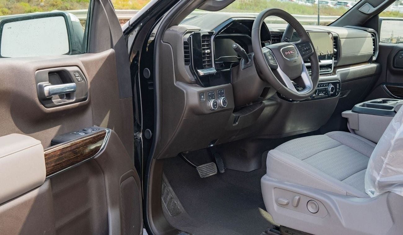 GMC Sierra 2025 GMC Sierra SLE V8 5.3L AT Petrol Single Cab (Black)