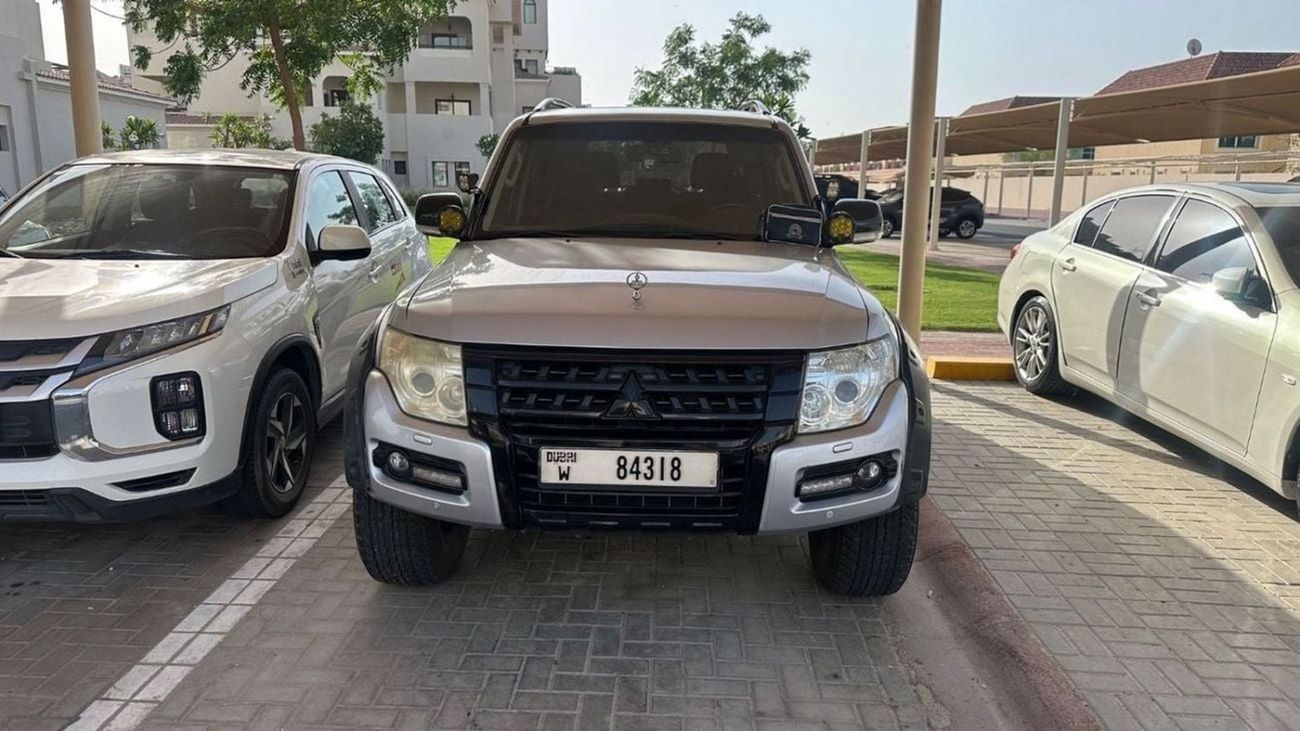 Mitsubishi Pajero Platinum Fully modified for Off road 2015 GCC specs