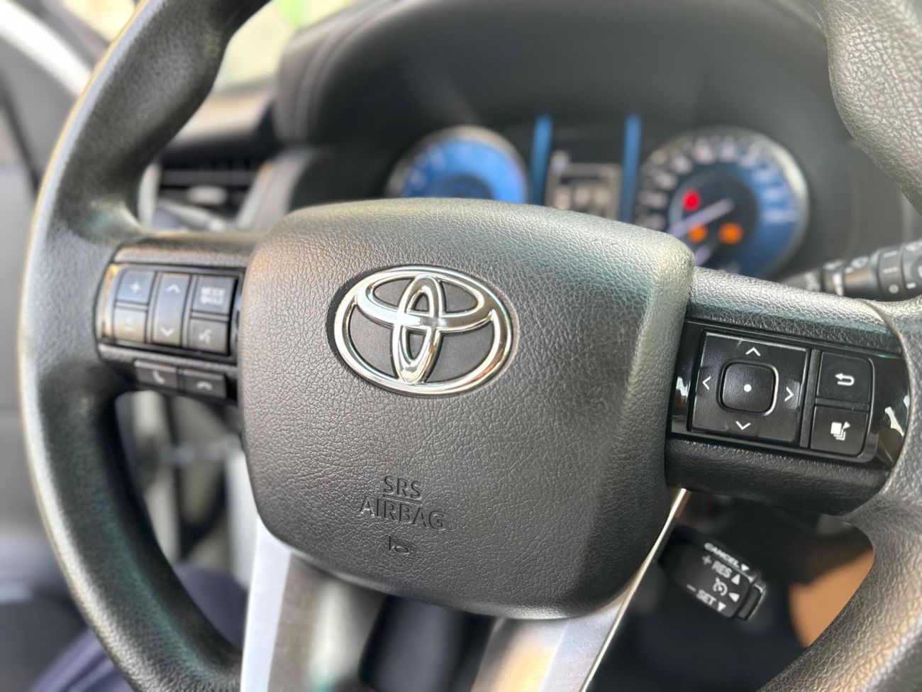 Toyota Fortuner 2.7L EXR LHD Automatic Petrol SUV AWD 7 Seats 5 Doors