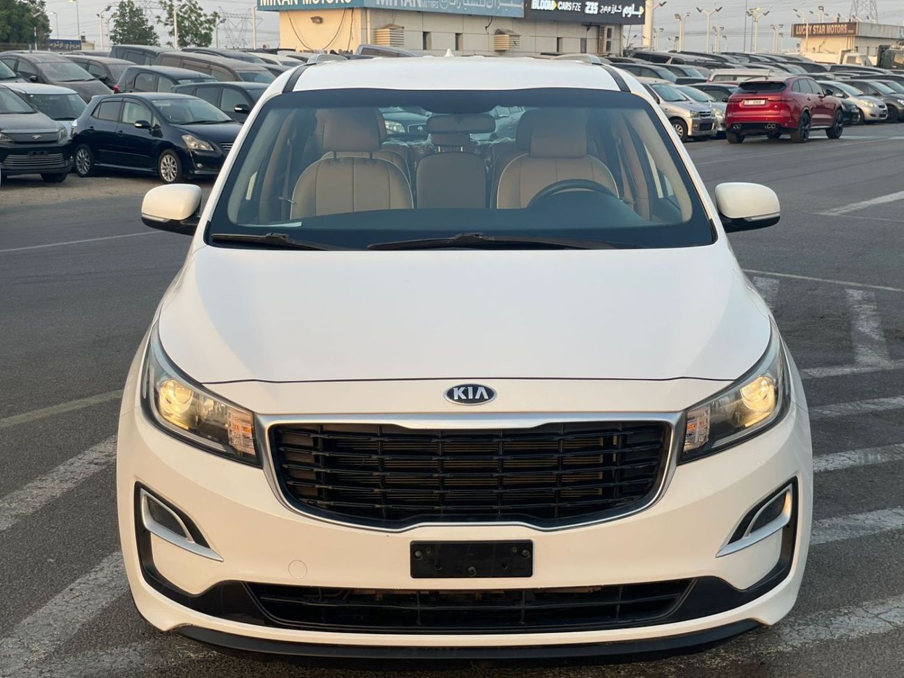 Kia Grand Carnival 2020 Kia Grand Carnival – GCC Specs – 7 Leather Seats – Rear Sensors – No Accident