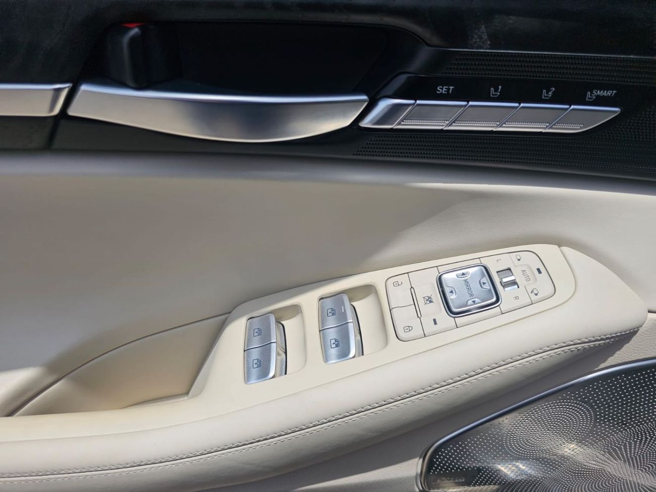 Genesis G90 Royal 5.0L (410 HP)