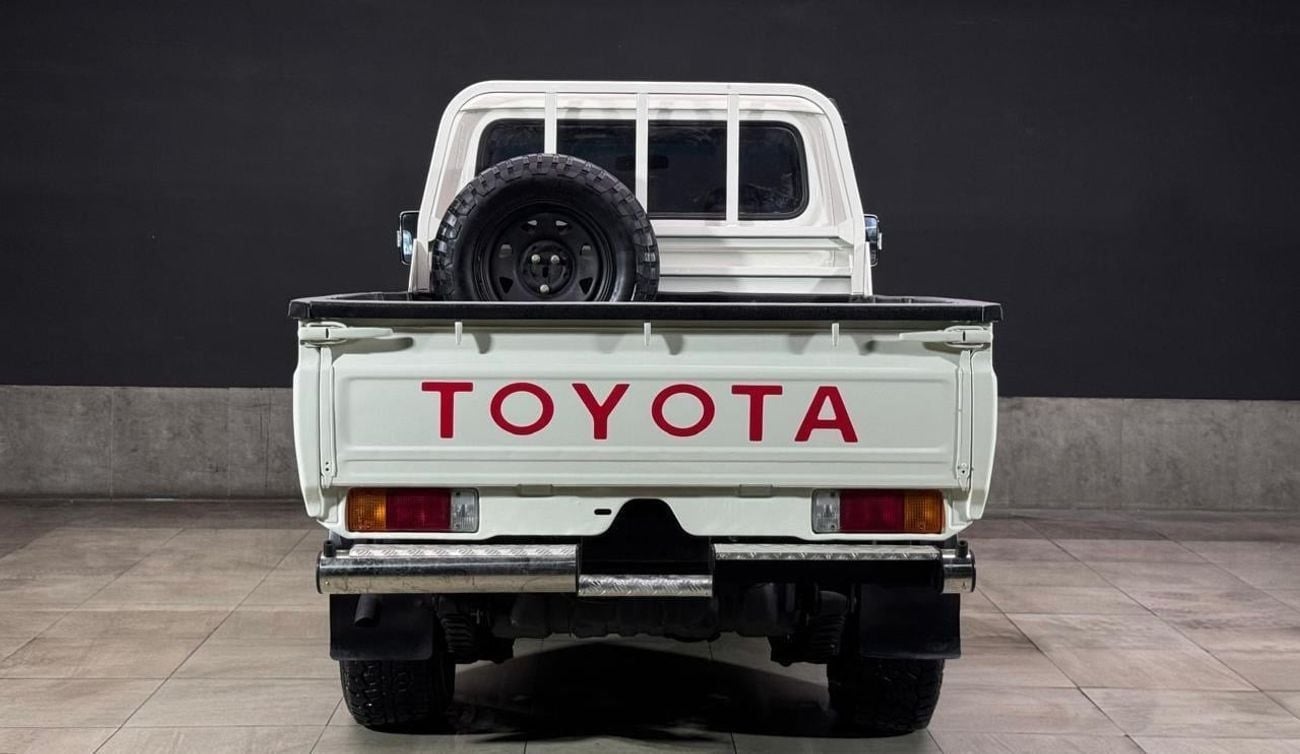 Toyota Land Cruiser Pick Up LC79 LX WINCH WIDE TYRES Toyota Land Cruiser pickup 2014 single cabin