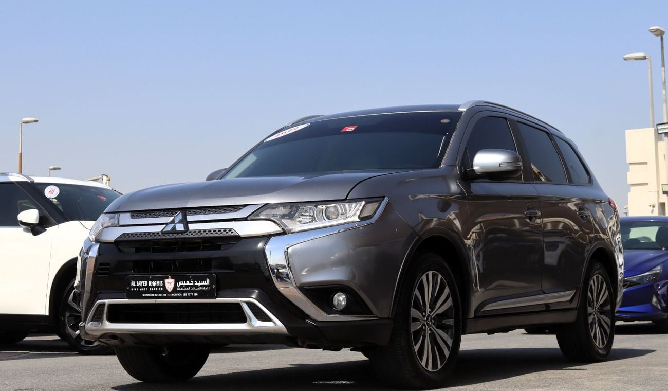 Mitsubishi Outlander GLX HIGHLINE LEATHER ACCIDENTS FREE - GCC - 7STR - 4 WD - PERFECT CONDITION INSIDE OUT