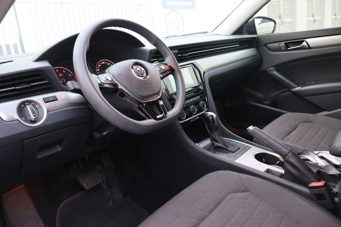 Volkswagen Passat S 2.5L