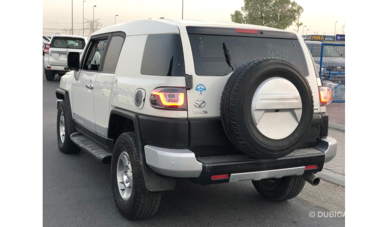 Toyota FJ Cruiser 4.0L V6, DVD + REAR CAMERA, BACK SENSORS, ALLOY RIMS 16'', 4X4, CRUISE CONTROL, CODE-75032