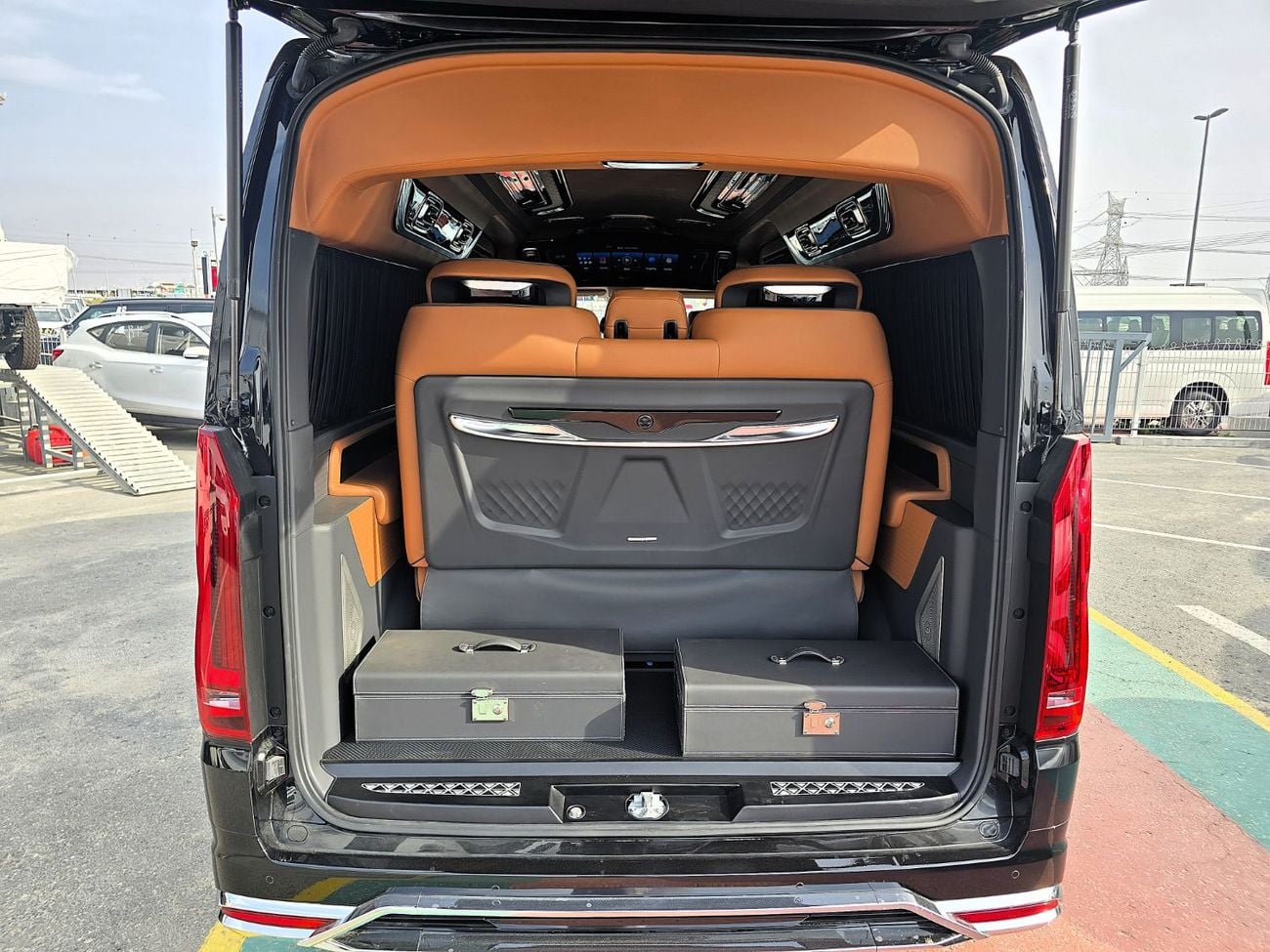 Toyota Hiace High Roof Van 3.5L TOYOTA HIACE High Roof (kmuller) special edition 3.5L Van RWD 5Doors black color