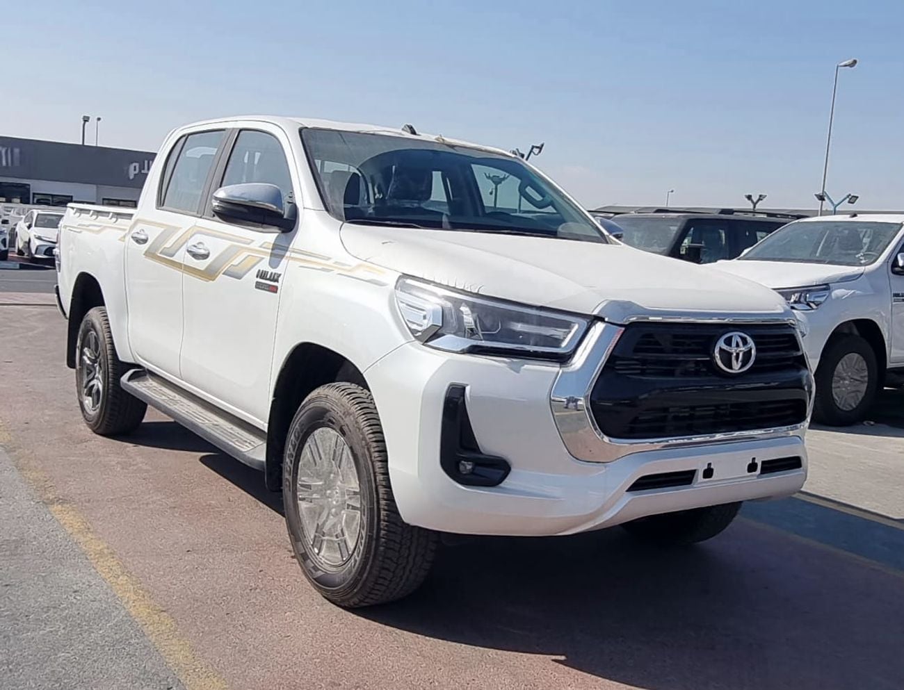 تويوتا هيلوكس SGLX TOYOTA HILUX 2.4L DIESEL DOUBLE CABIN 4X4 FULL OPTION MY 2025