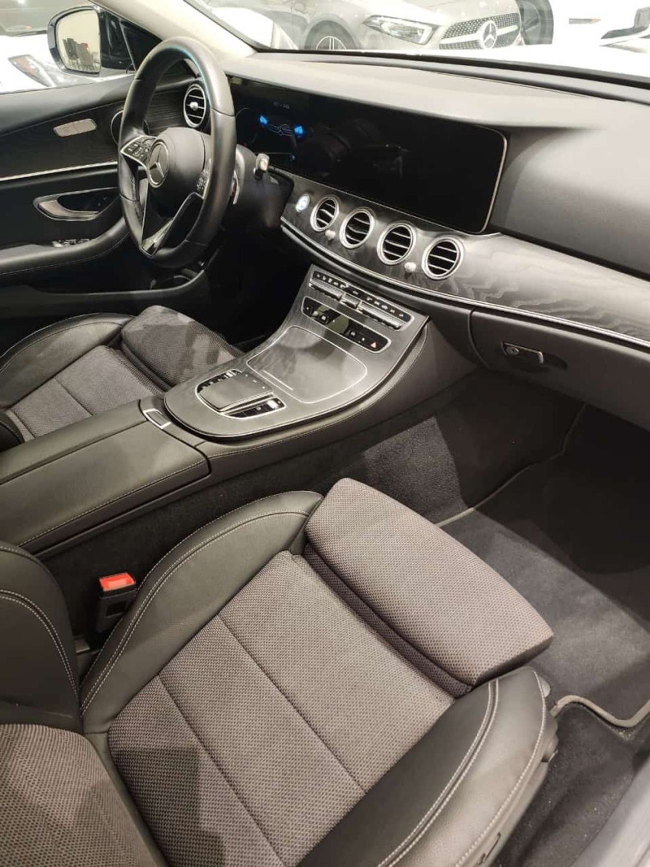 مرسيدس بنز E200 Premium 2.0L