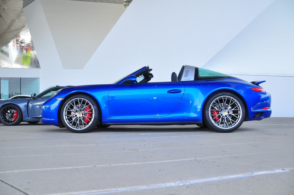 Porsche 911 Targa 4 exterior - Side Profile