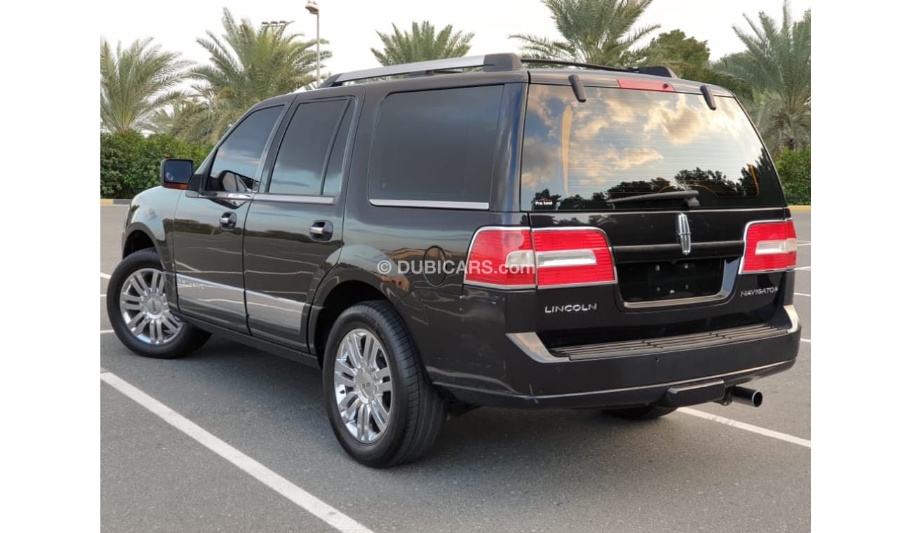 لينكولن نافيجاتور Lincoln Navigator 2010 GCC Perfect Condition - Accident Free