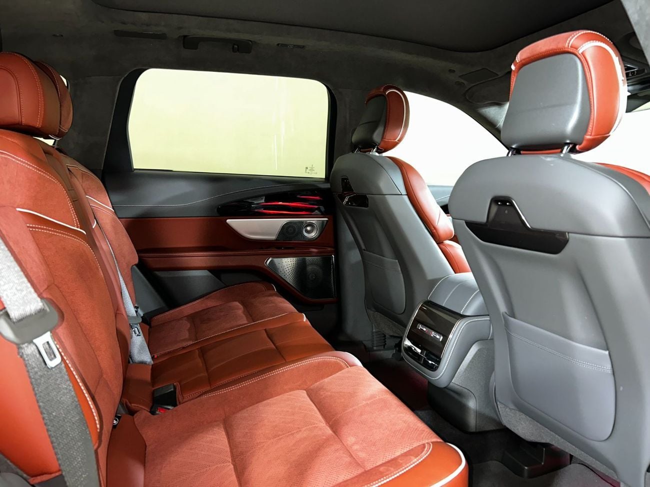 Lincoln Nautilus PRESIDENTIAL NAU925H FHEV / AL TAYER MOTORS /AL QOUZ SHOWROOM