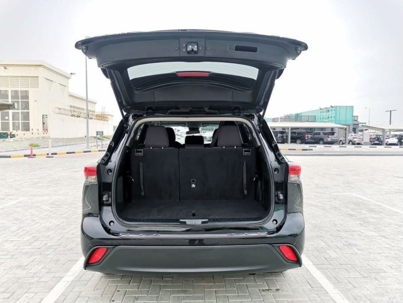 Toyota Highlander Toyota Highlander LE - 2022 - Black