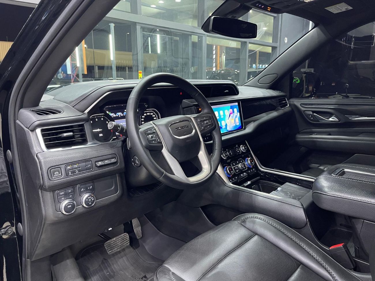 GMC Yukon Denali 6.2L (8 Seater)