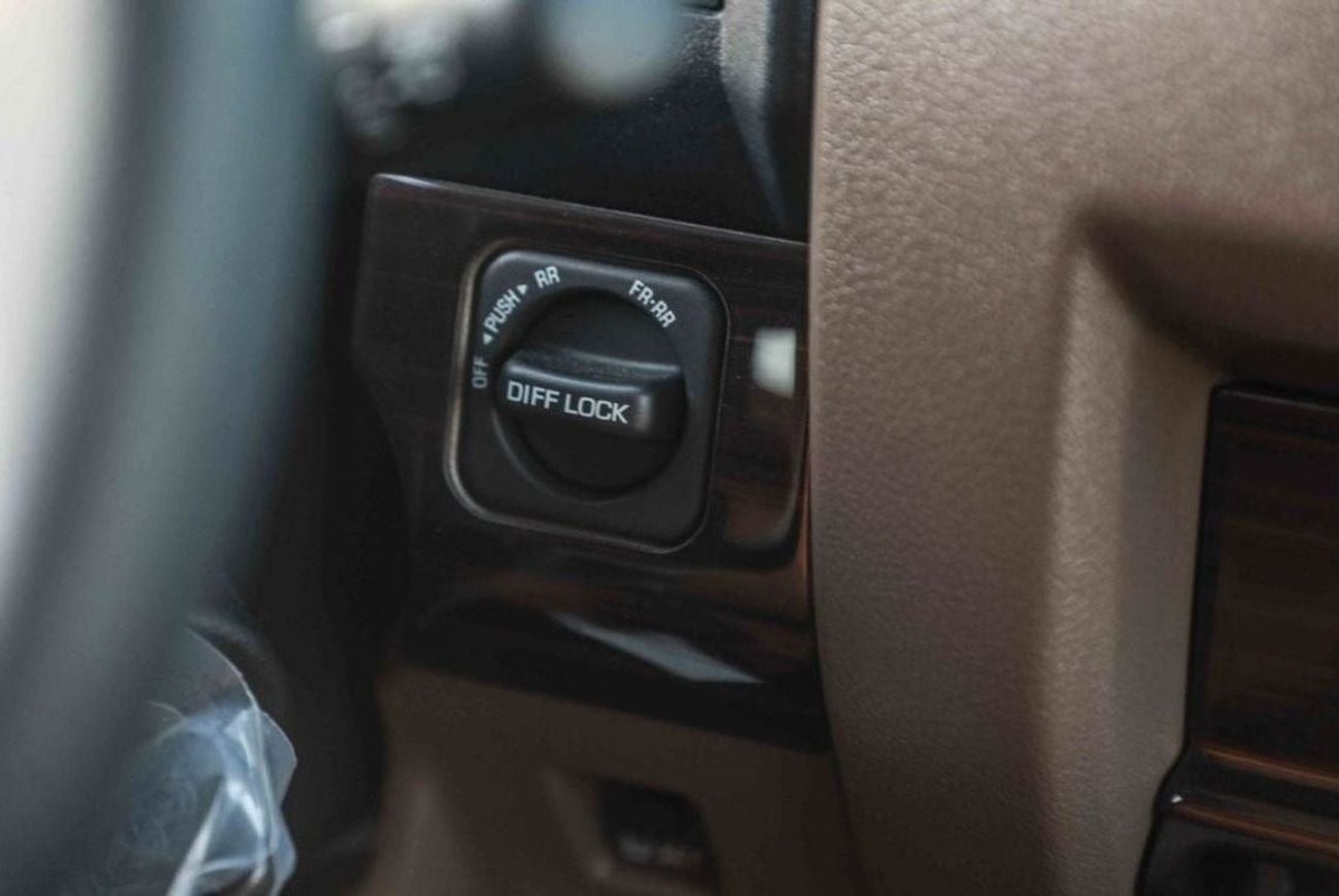 Toyota Land Cruiser 70 2024 Toyota LC71 4.0 Hard Top - White inside Sadlle Tan | Export Only