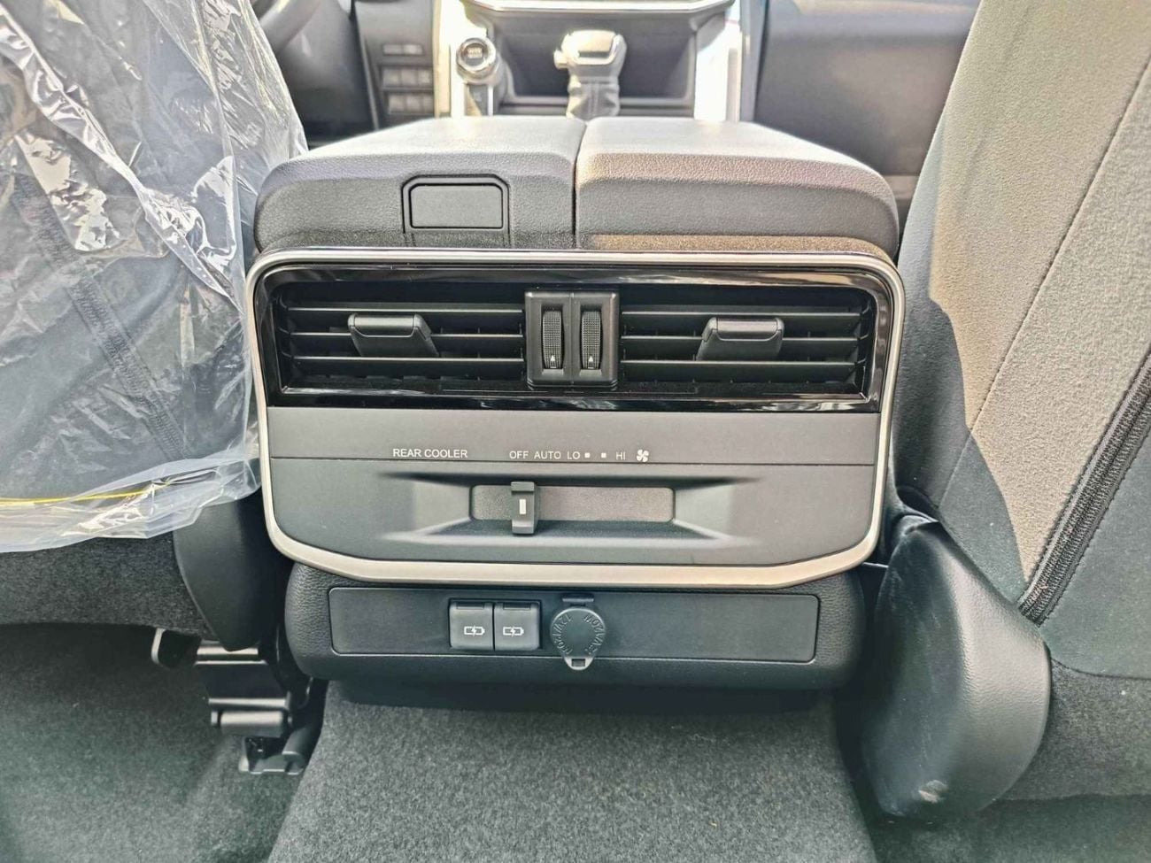 تويوتا لاند كروزر GXR TWIN TURBO / 3.5L PETROL A/T / SUNROOF / DVD+CAMERA / REAR PARKING SENSOR (CODE # LC35GXRM)