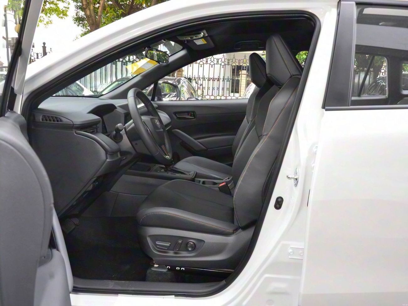 Toyota Frontlander TOYOTA FRONTLANDER 2.0L LUXURY POWER TAILGATE MODEL 2025