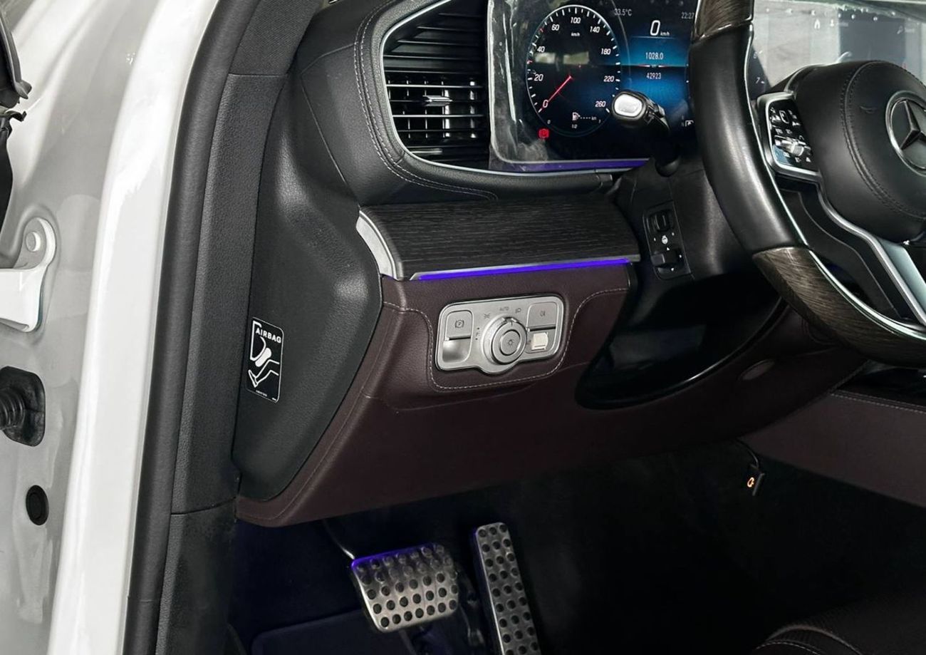 مرسيدس بنز GLS 580 Premium 4.0L (481 HP)