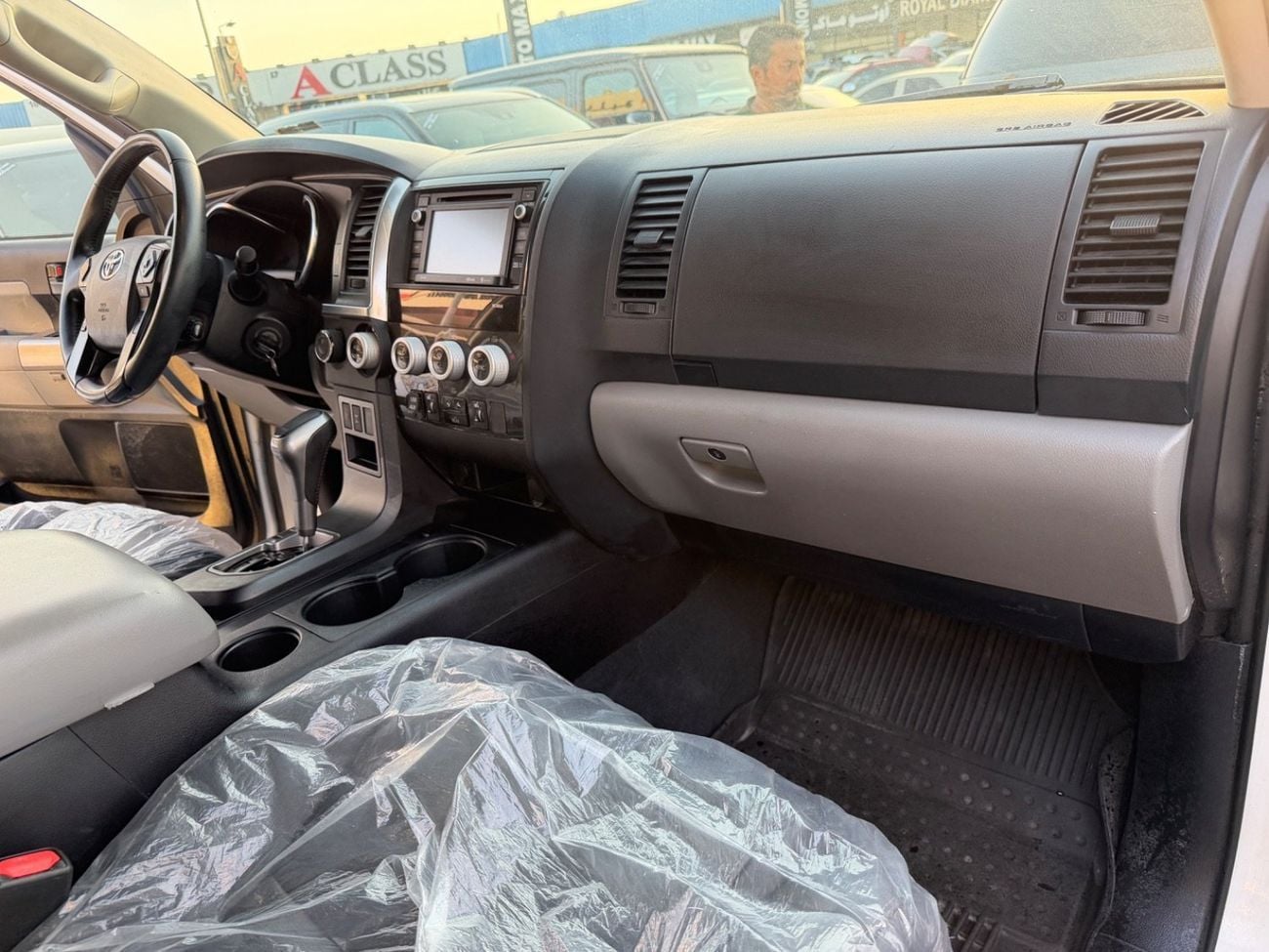 Toyota Sequoia SR5 (NON GCC)