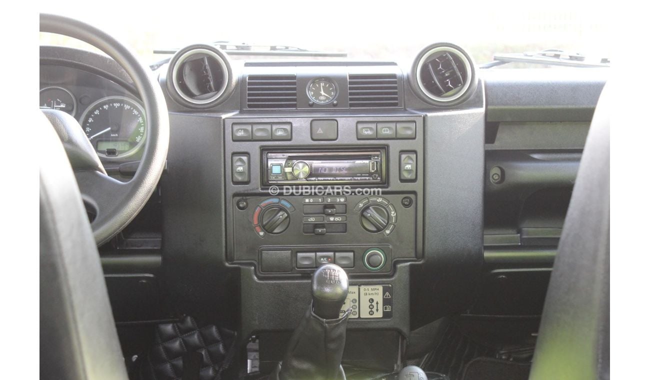 Land Rover Defender LAND ROVER DEFENDER 90 2014 GCC LOW MILEAGE IN MINT CONDITION