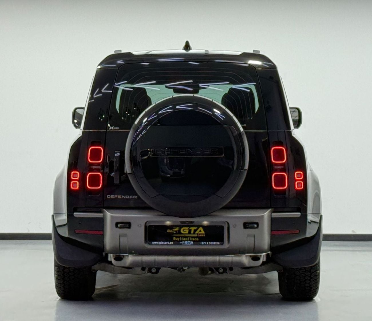 Land Rover Defender 2025 Land Rover Defender 110 X-Dynamic HSE, 2029 LR Warranty + Service History, Low Km, GCC