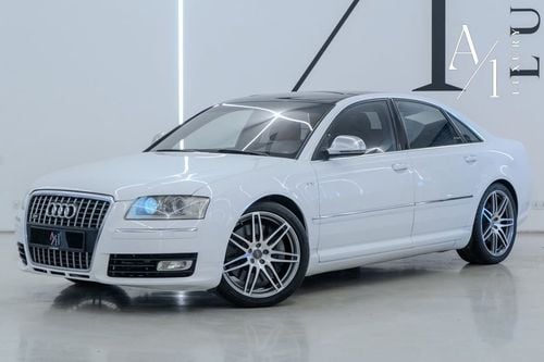 Audi S8 2009 Audi S8 V10, Clean Title, Zero Paint, GCC