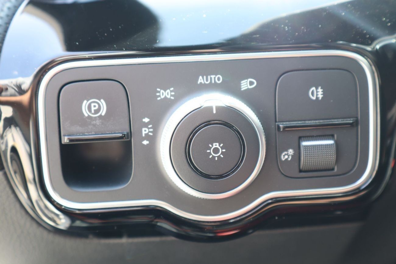 مرسيدس بنز A 250 Std 2.0L (224 HP)