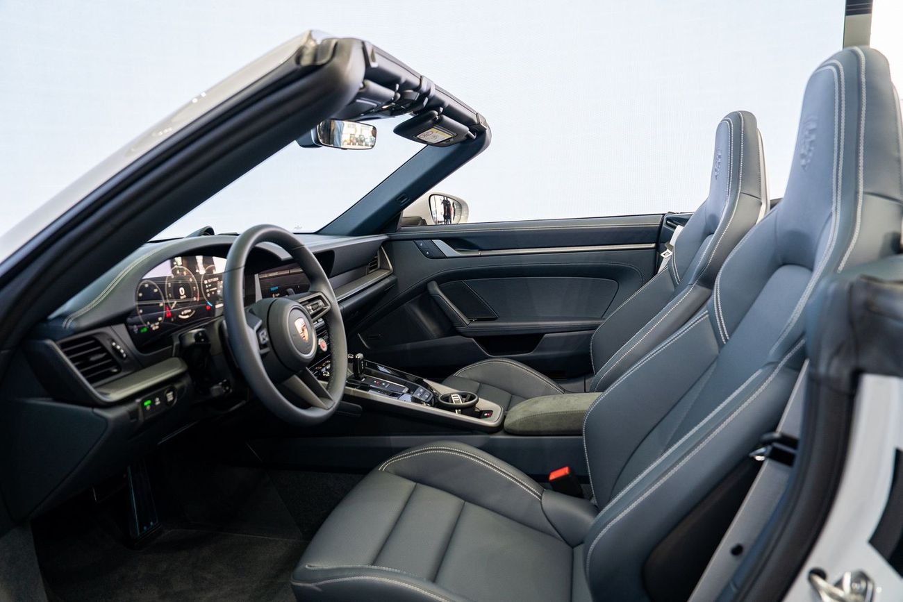 Porsche 911 Carrera 4 3.0L (444 HP) Convertible