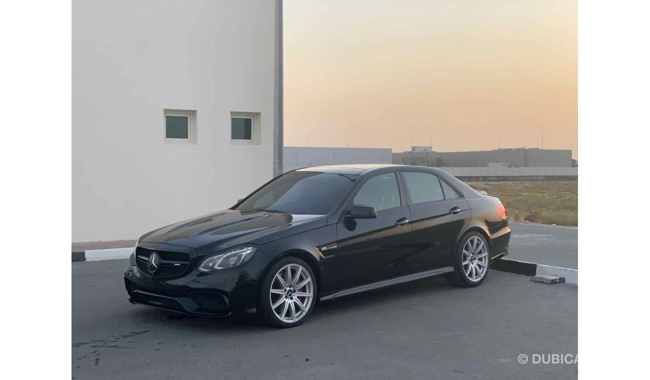 مرسيدس بنز E 63 AMG خليجي استخدام جيد فيها رش خفيف بدون حادس بسبب الباركن