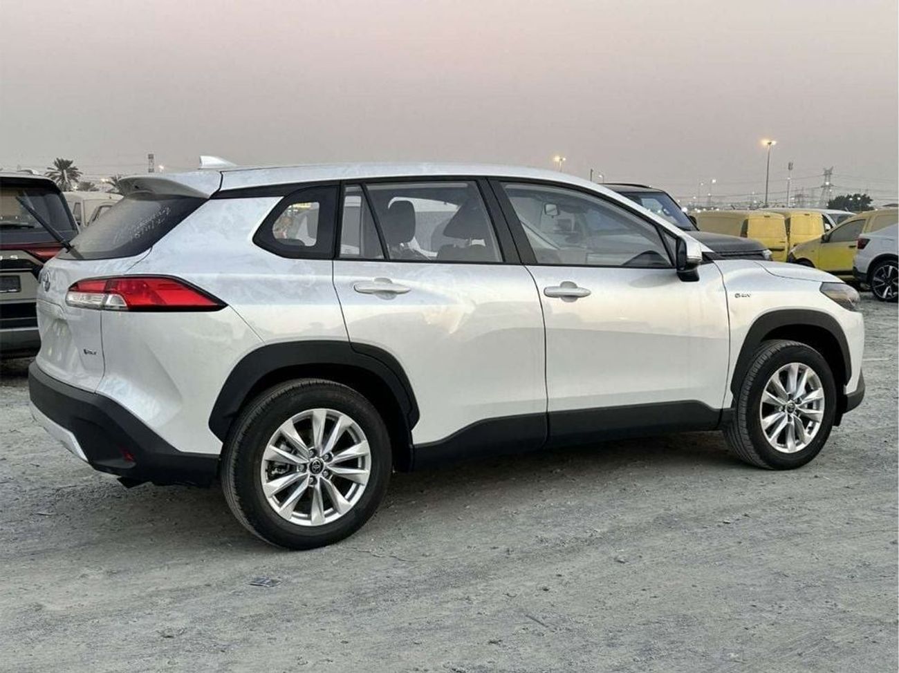 Toyota Corolla Cross 2.0L (HEV) FRONT WHEEL DRIVE 5 SEATS 5 DOOR