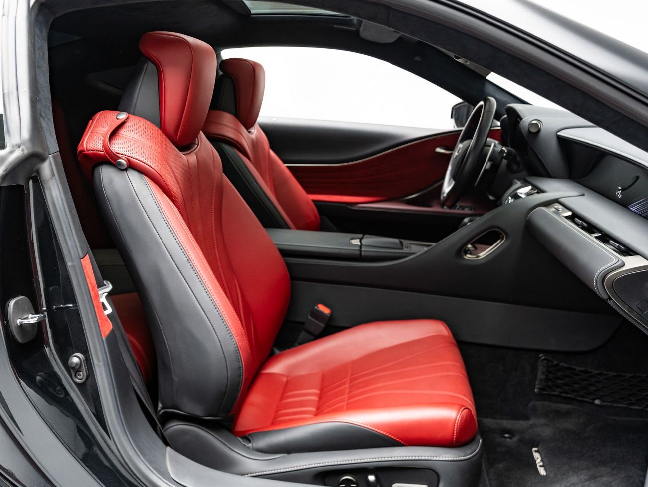 Lexus LC500 5.0L V8 Titanium 2022 Lexus LC 500, 2027 Lexus Warranty, 2026 Lexus Service Contract, Low KMs, GCC