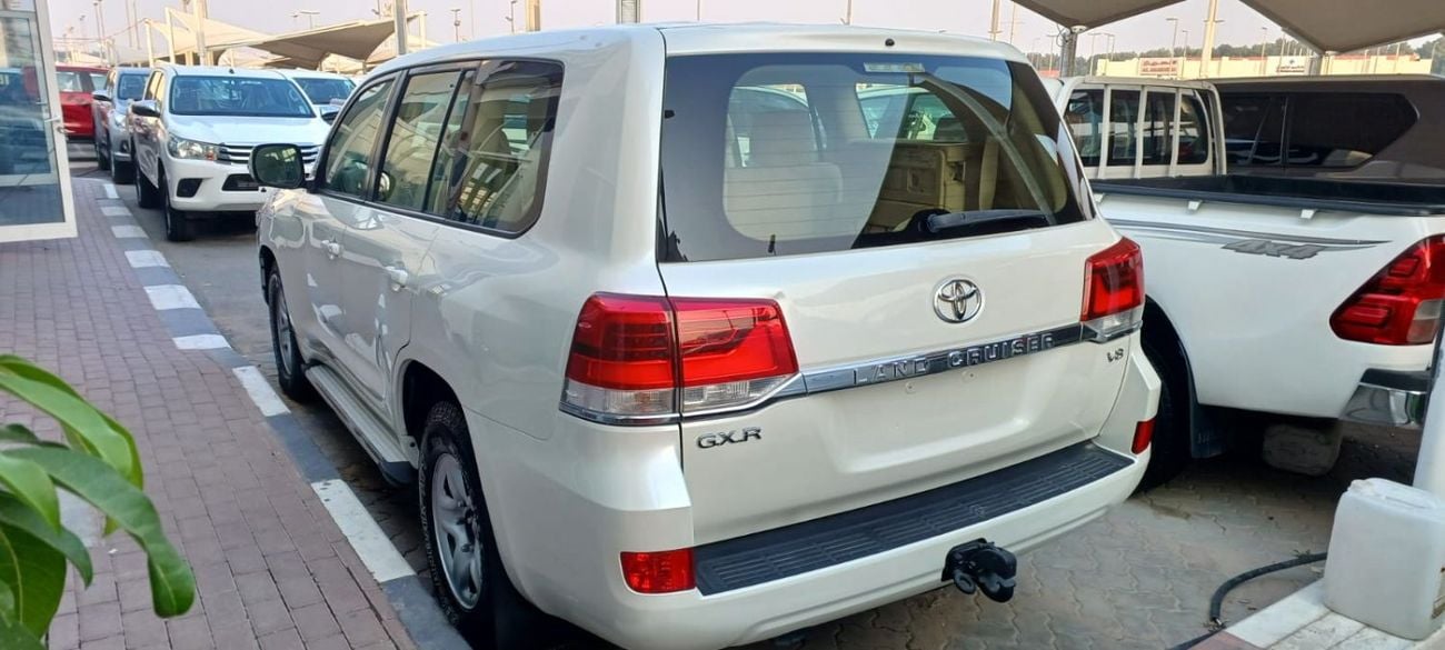 تويوتا لاند كروزر 4.5 V8