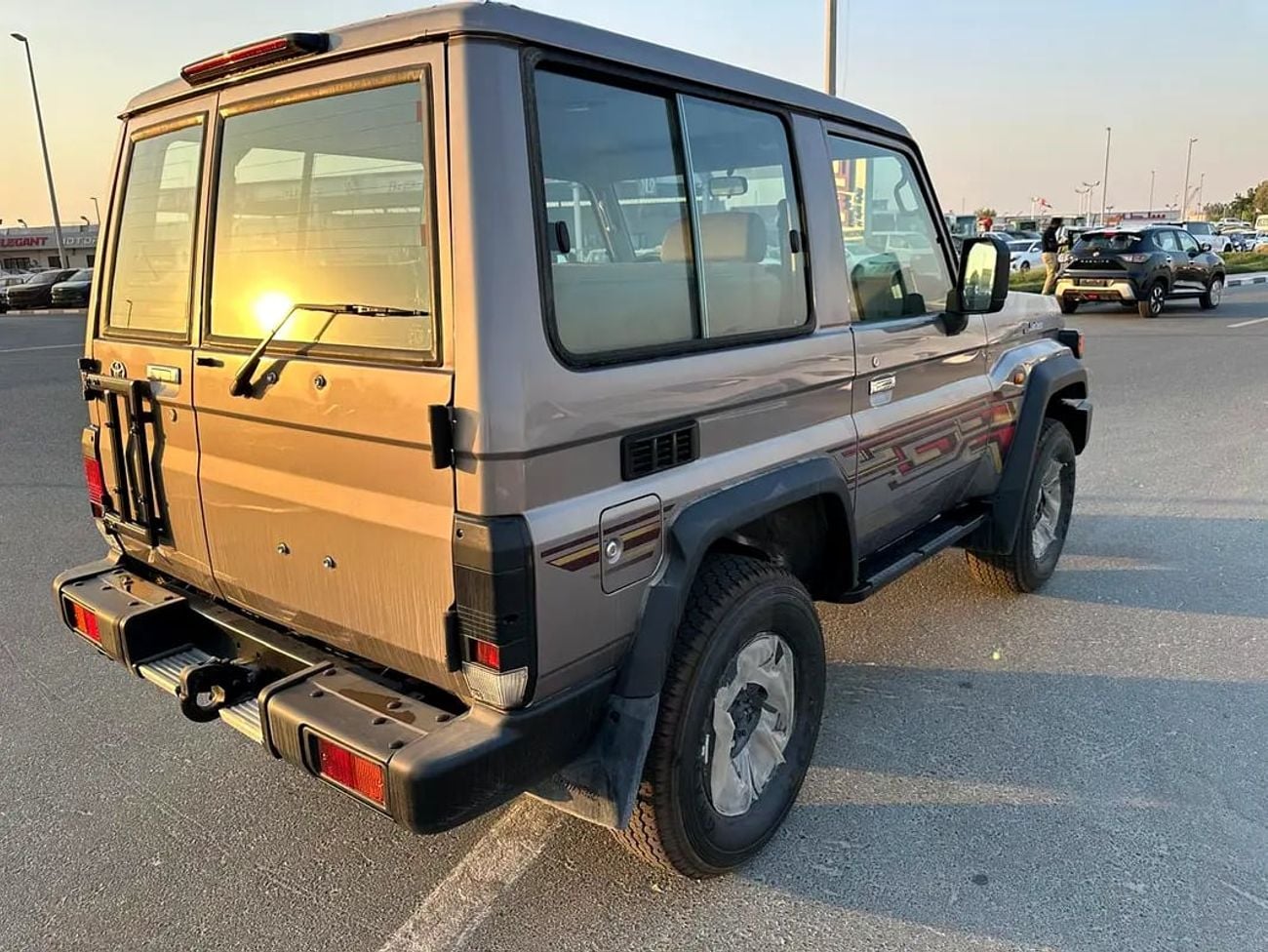 تويوتا لاند كروزر 70 Land Cruiser 71 Base 4.0L - GCC Specs - 3 Door Brand