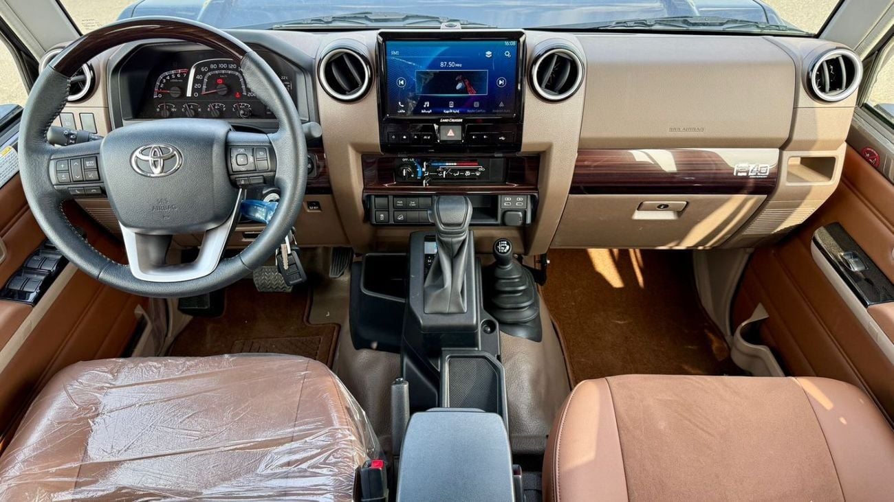 تويوتا لاند كروزر 70 TOYOTA LAND CRUiSER - ( 70 SERIES )-(GRJ79)-PiCK UP DOUBLE CAB - 4.0 - 4WD - 2025