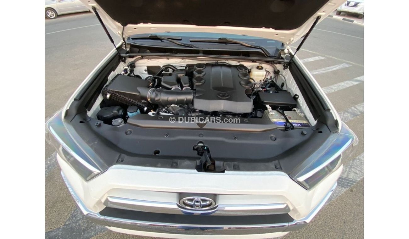 Toyota 4Runner 2017 TOYOTA 4 RUNNER SR5 / MID OPTION