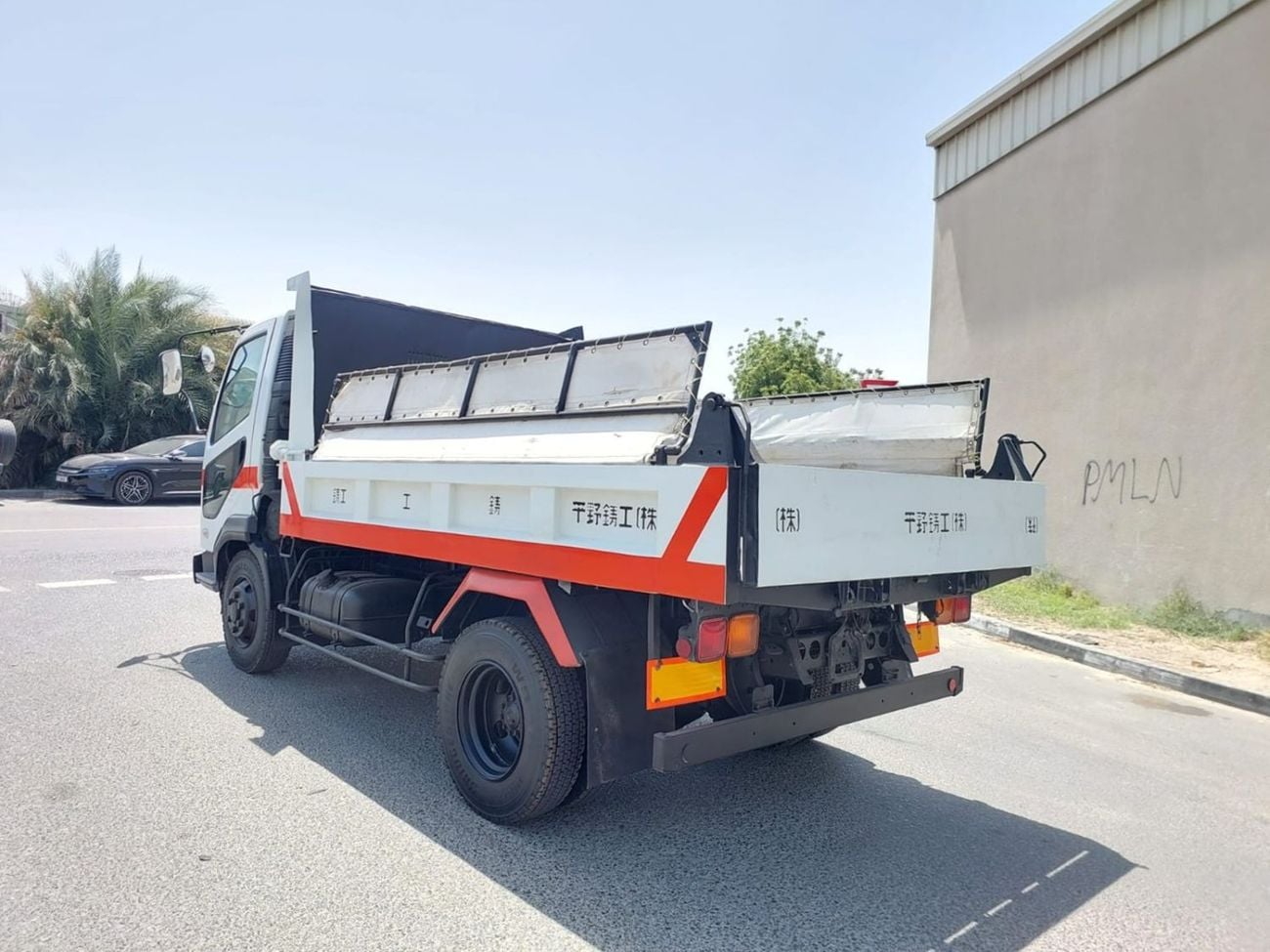 ميتسوبيشي فايتر MITSUBISHI FIGHTER DUMPER TRUCK RHD 2003 MODEL 8.2 L DIESEL MANUAL(PM60964)